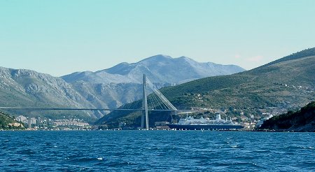 Brcke Dubrovnik mit Regatta