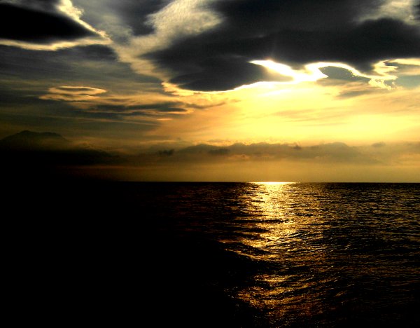 Sonne, Wollken und die See